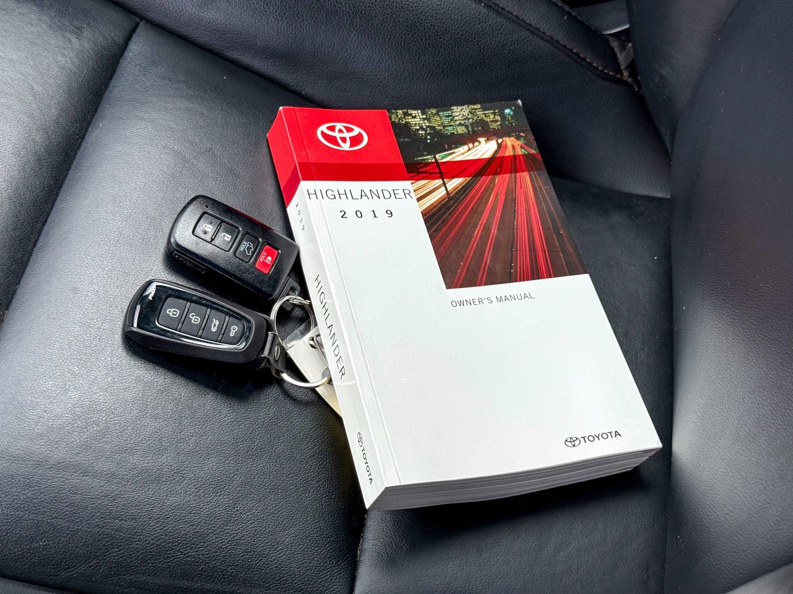 Used 2019 Toyota Highlander XLE AWD/4WD image 37