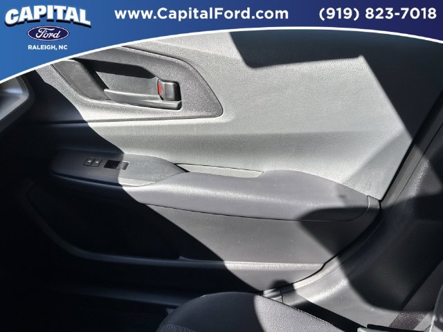 Used 2025 Toyota Prius LE FWD image 28