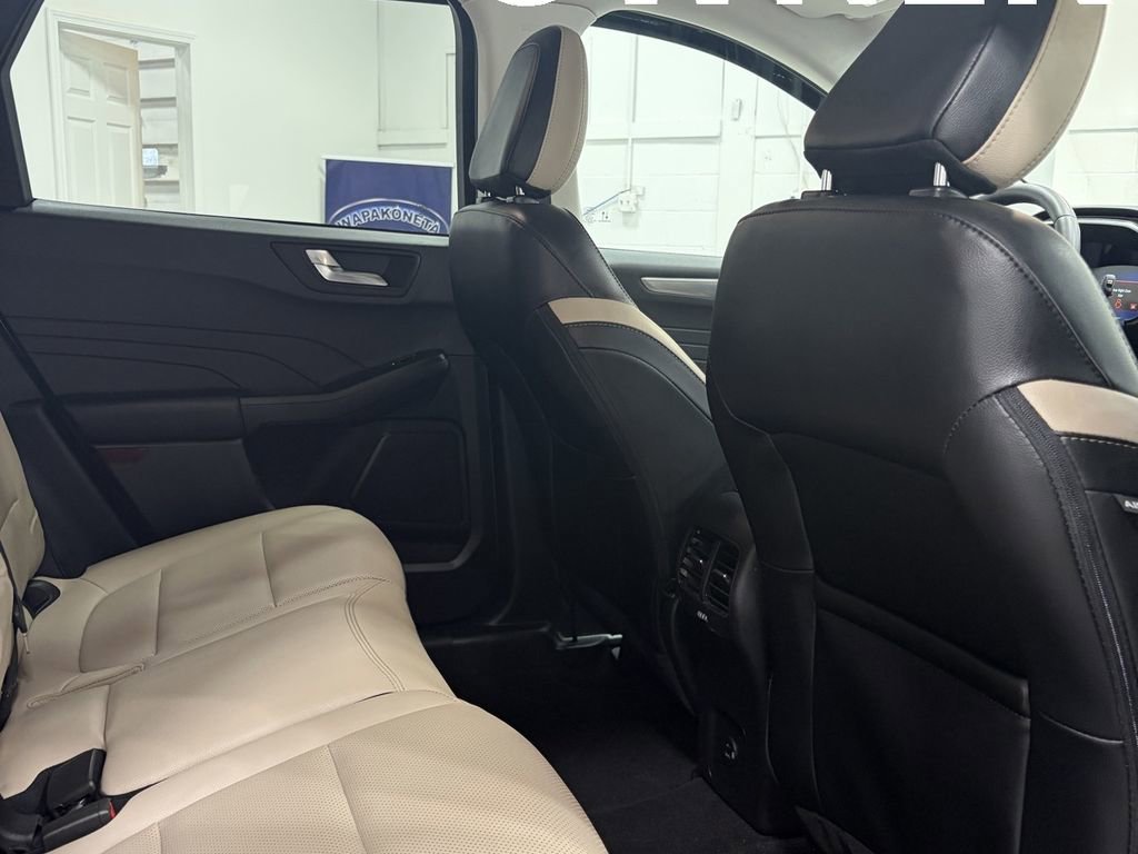 Certified 2022 Ford Escape Titanium w/ Class II Trailer Tow Package image 21