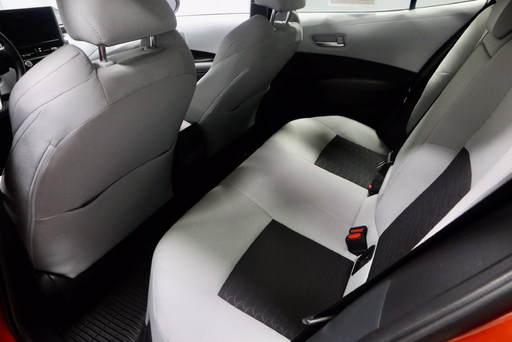 Used 2025 Toyota Corolla SE w/ SE Package FWD image 18