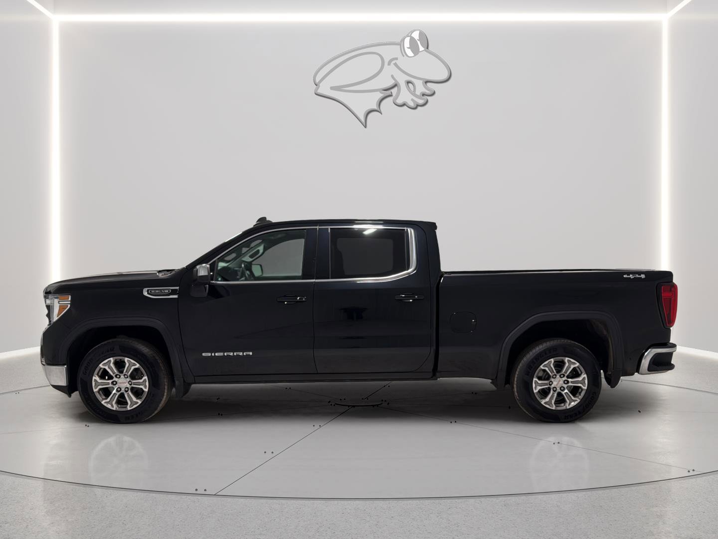 Used 2020 GMC Sierra 1500 SLE w/ SLE Value Package image 3