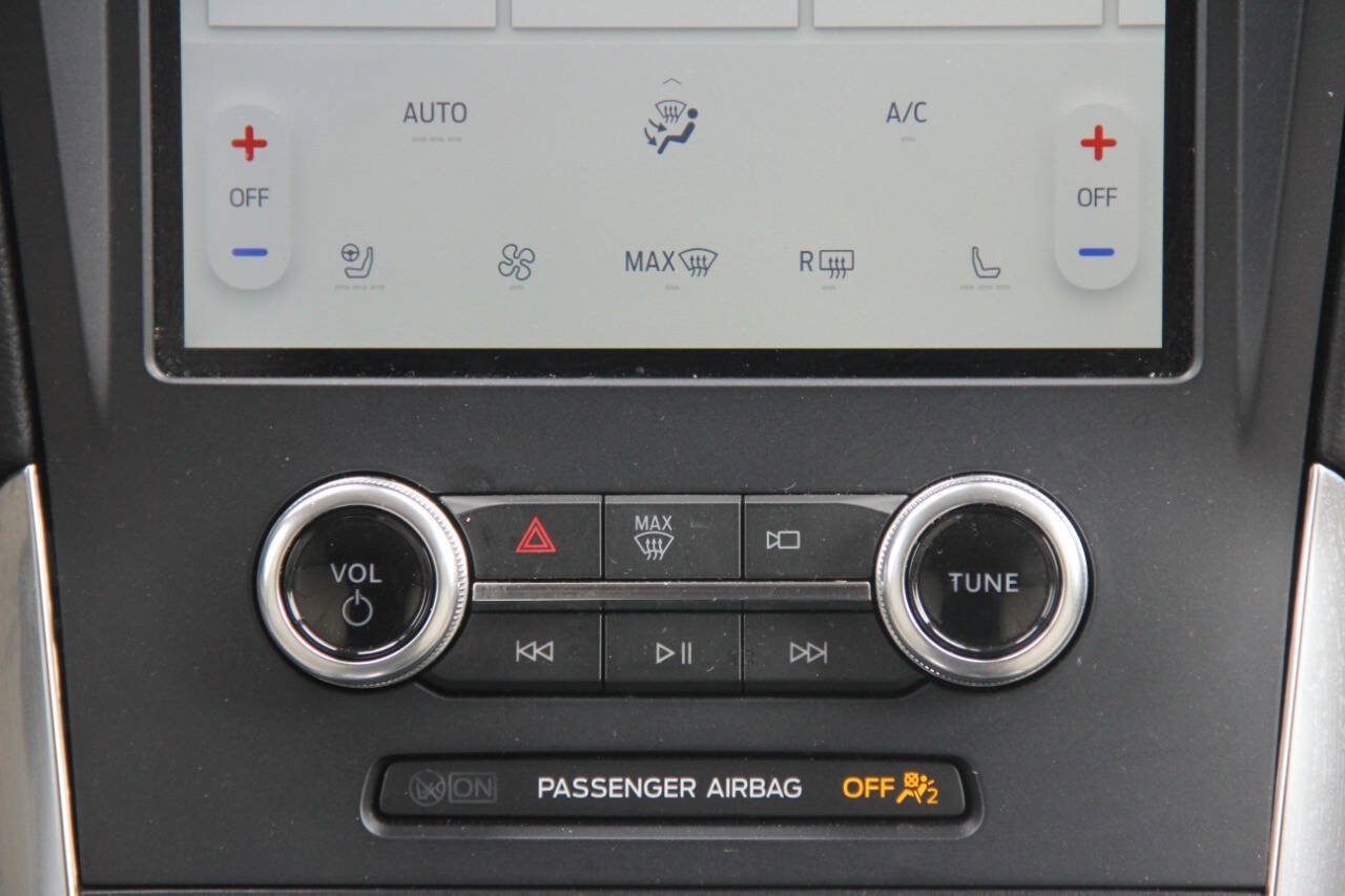 Certified 2022 Ford Edge Titanium AWD/4WD image 17