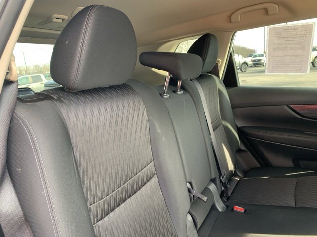 Used 2019 Nissan Rogue SV image 18