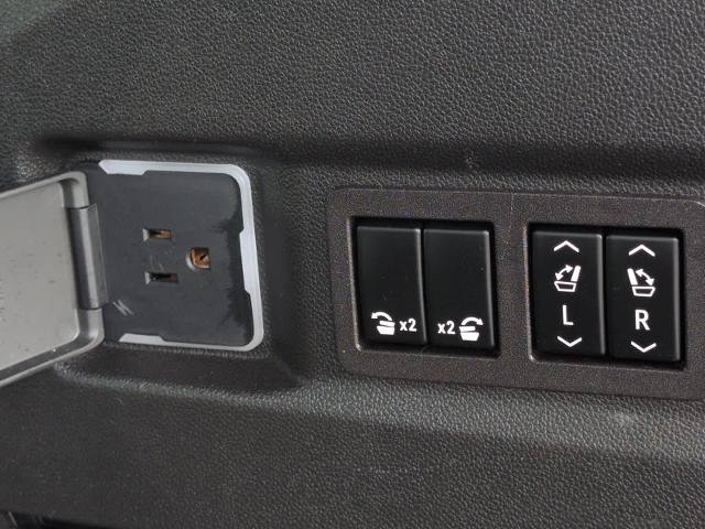 Used 2023 GMC Yukon AT4 w/ AT4 Premium Package AWD/4WD image 6