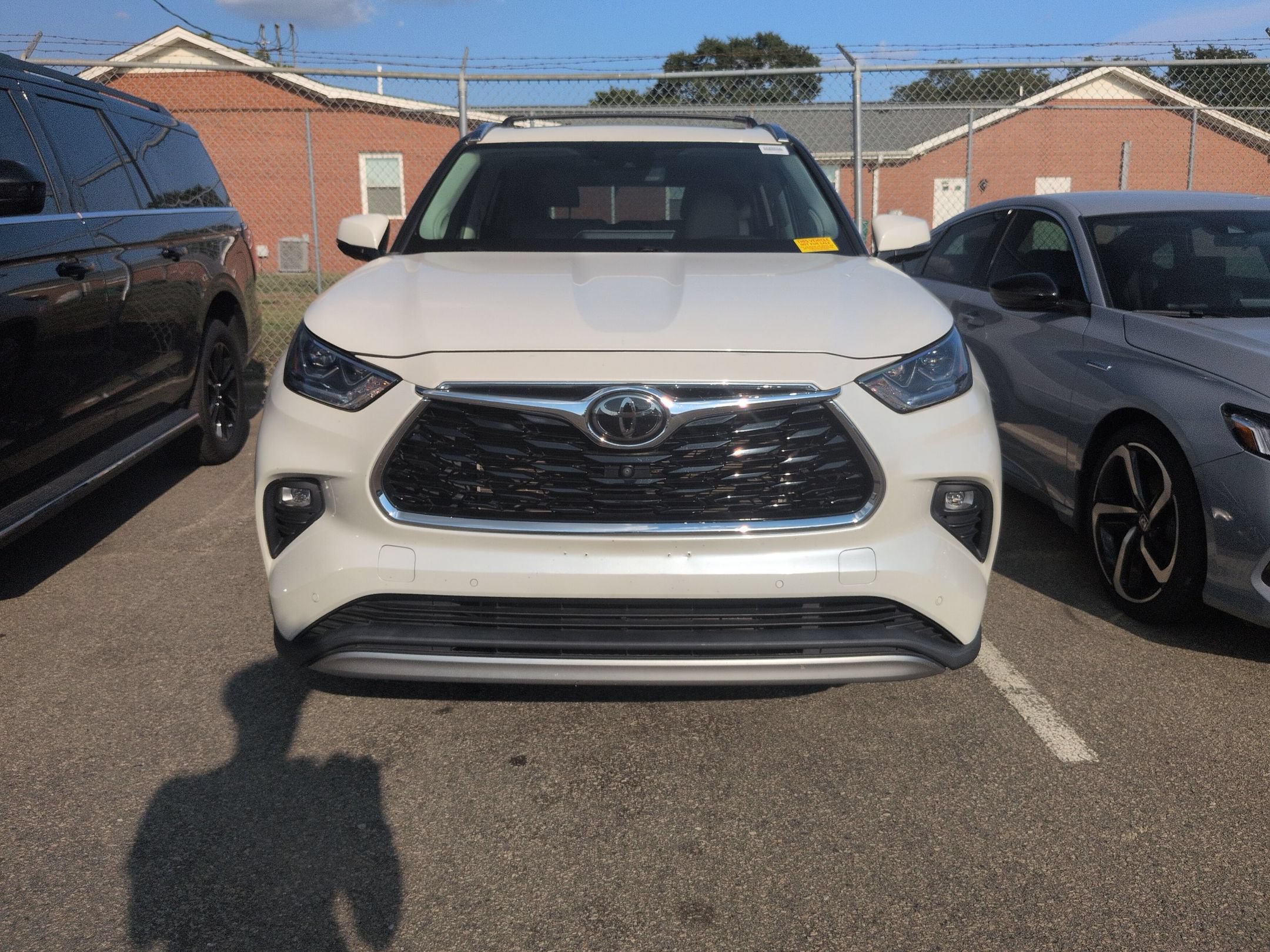 Used 2021 Toyota Highlander Platinum AWD/4WD image 3