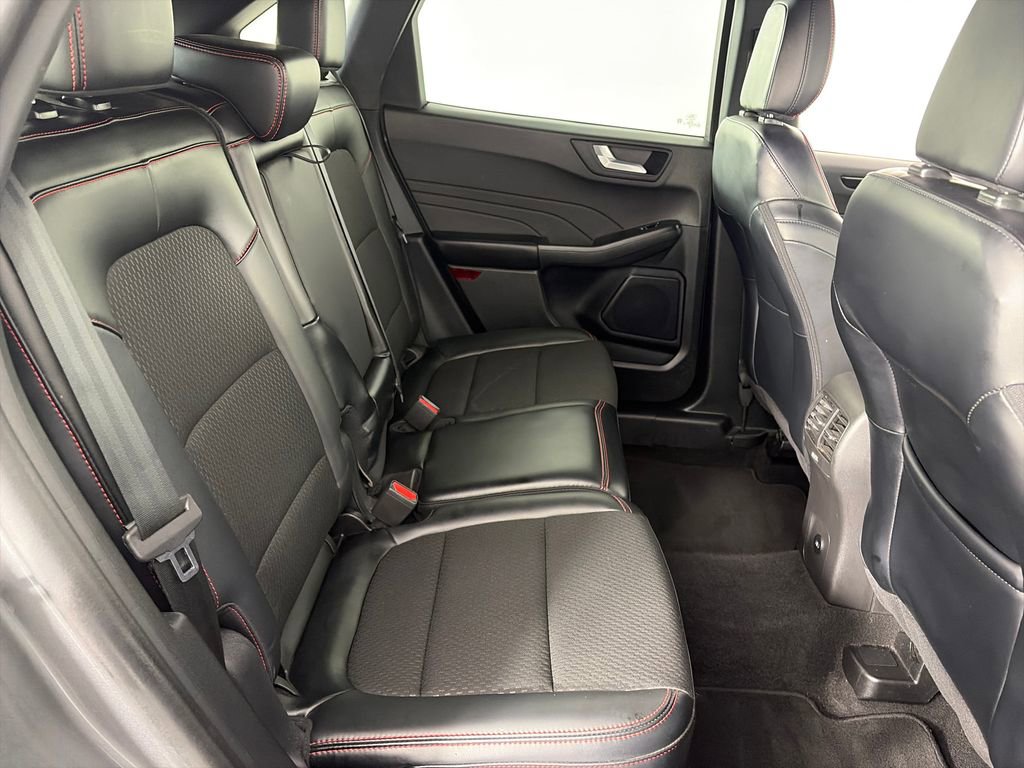 Certified 2025 Ford Escape ST-Line Select AWD/4WD image 29