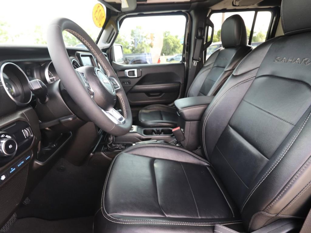 Used 2023 Jeep Wrangler Unlimited Sahara AWD/4WD image 4