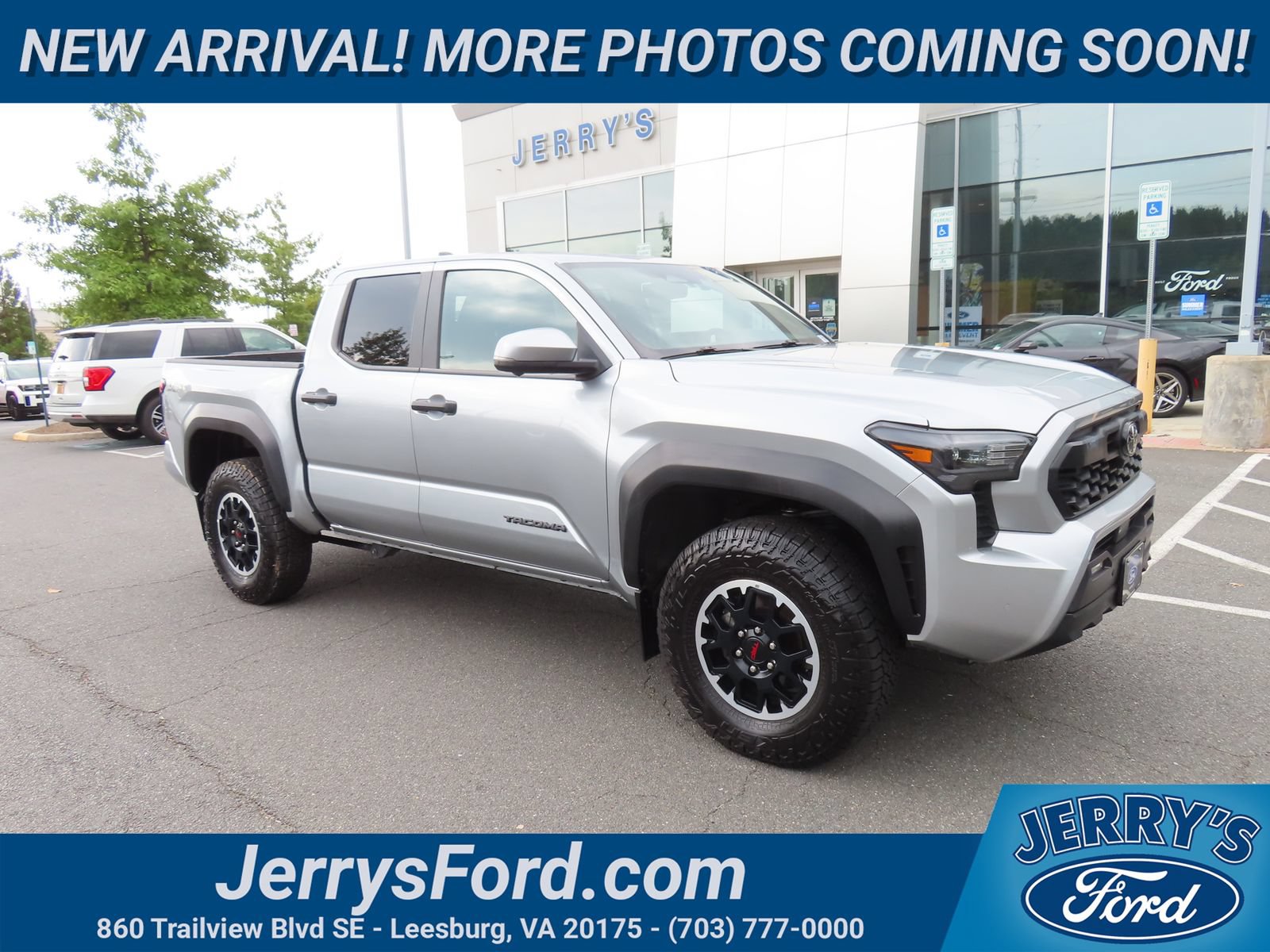 Used 2024 Toyota Tacoma TRD Off-Road w/ TRD Off Road Premium Package AWD/4WD image 1