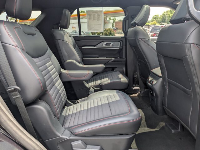 Certified 2025 Ford Explorer ST-Line w/ Premium Package AWD/4WD image 33