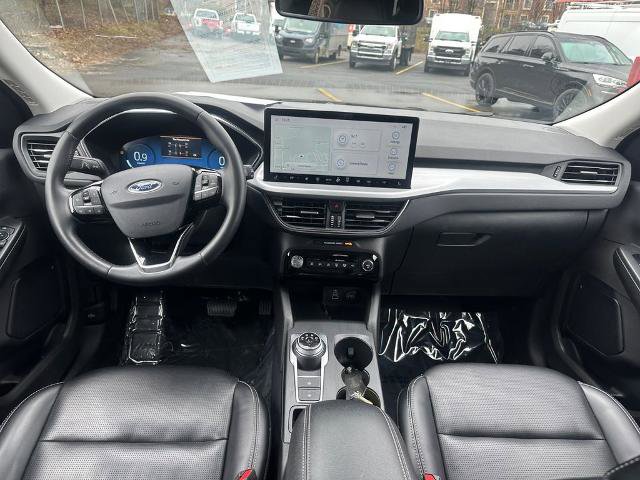 Certified 2024 Ford Escape Platinum AWD/4WD image 9