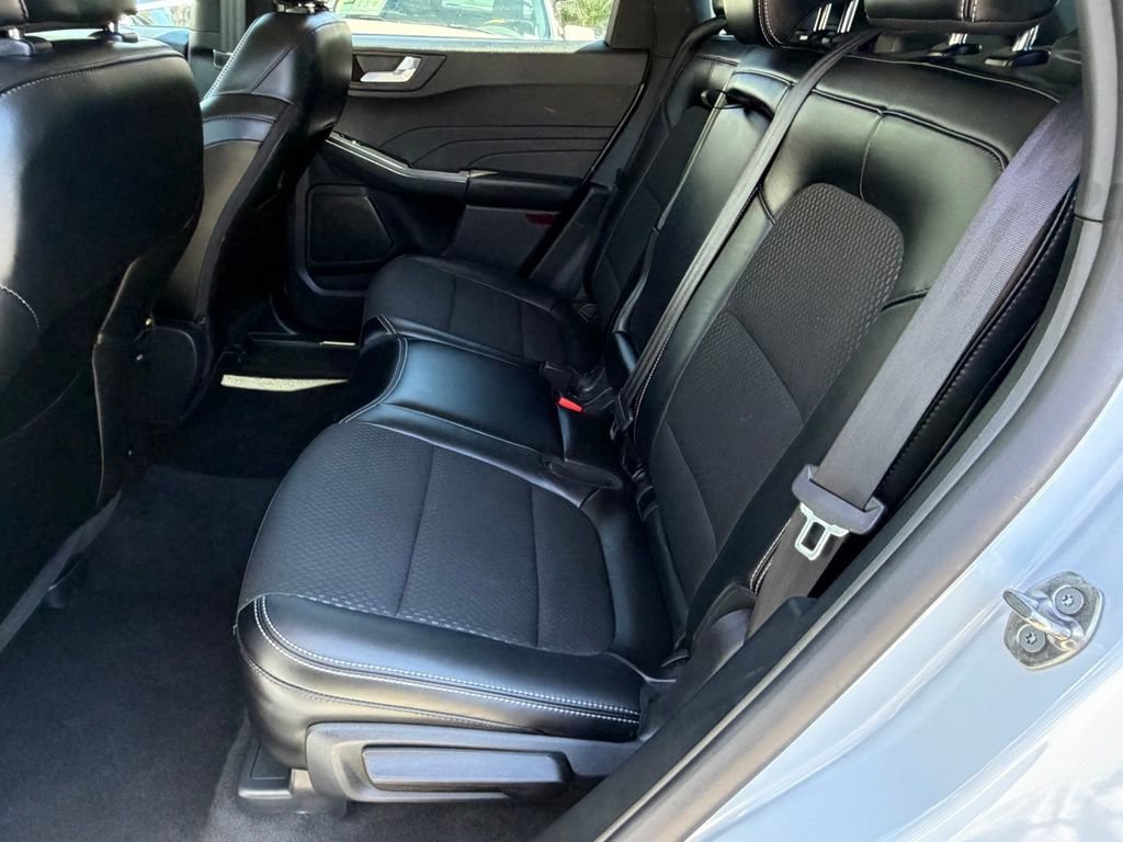 Certified 2025 Ford Escape SE FWD image 31