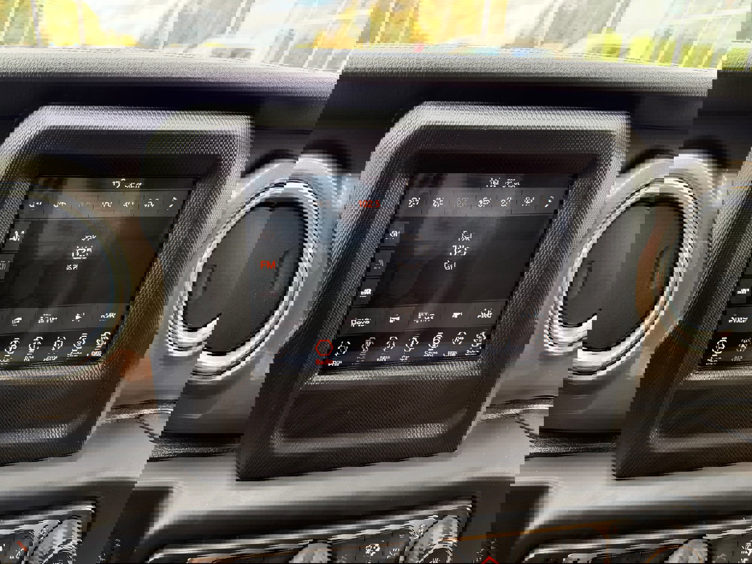 Used 2018 Jeep Wrangler Unlimited Sahara w/ Safety Group image 17