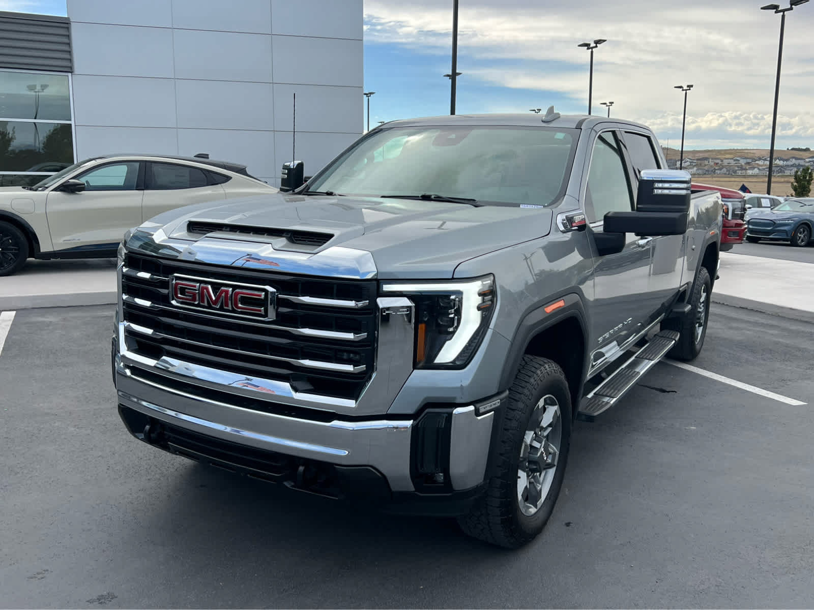 Used 2025 GMC Sierra 3500 SLT AWD/4WD image 2