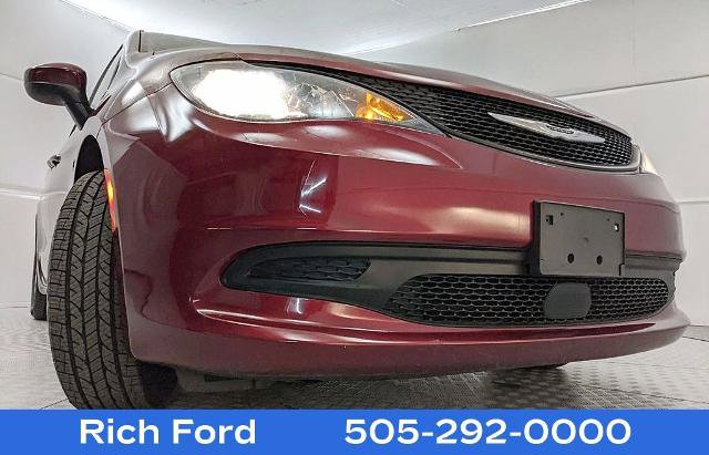 Used 2023 Chrysler Voyager LX FWD image 25
