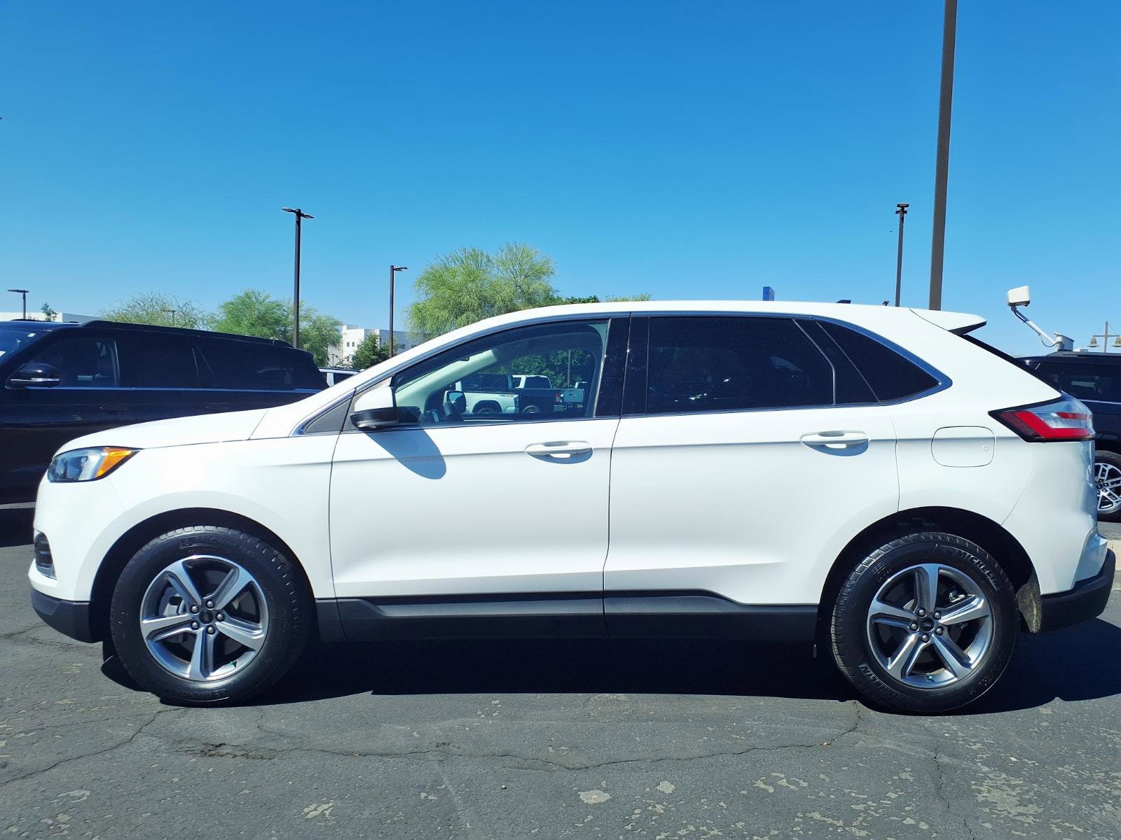 Certified 2023 Ford Edge SEL w/ Convenience Package AWD/4WD image 3