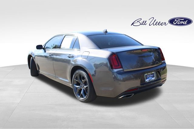Used 2023 Chrysler 300 Touring w/ Sport Appearance Package image 3