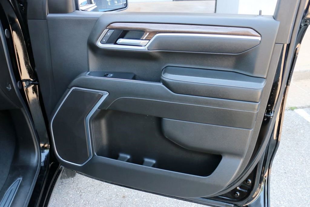 Used 2025 Chevrolet Silverado 1500 LT RWD image 33