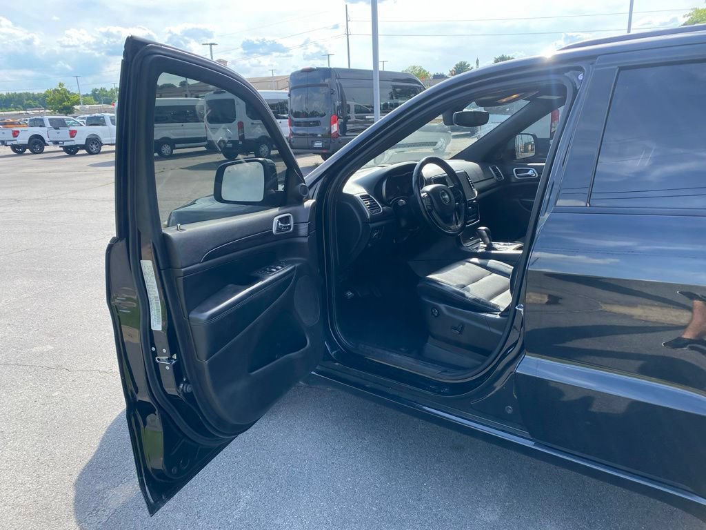 Used 2020 Jeep Grand Cherokee Altitude AWD/4WD image 10