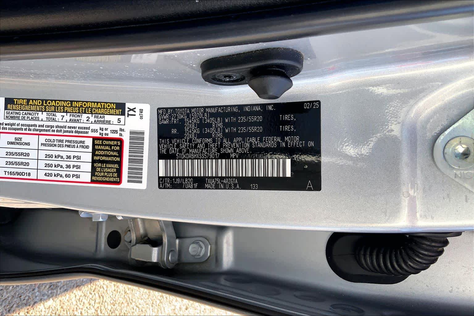 Used 2025 Toyota Highlander Limited AWD/4WD image 37