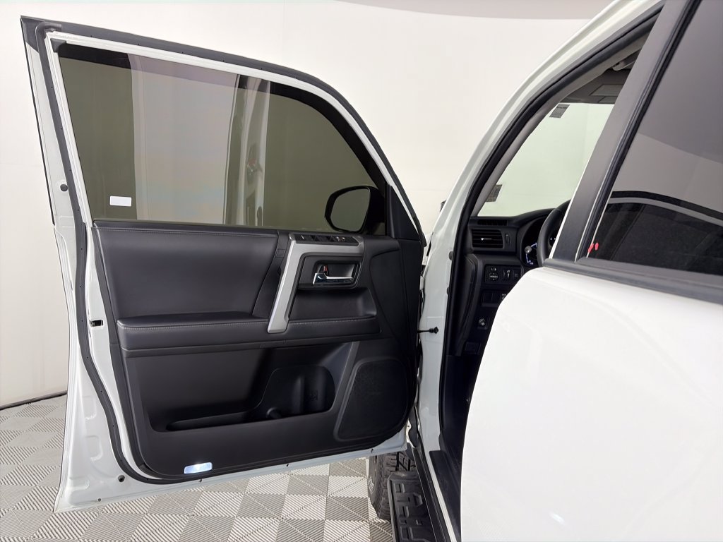 Used 2020 Toyota 4Runner 4WD image 10
