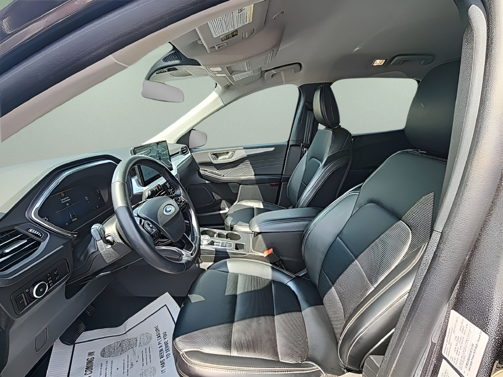 Certified 2025 Ford Escape Platinum AWD/4WD image 24