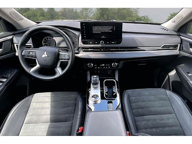 Used 2025 Mitsubishi Outlander SE FWD image 7