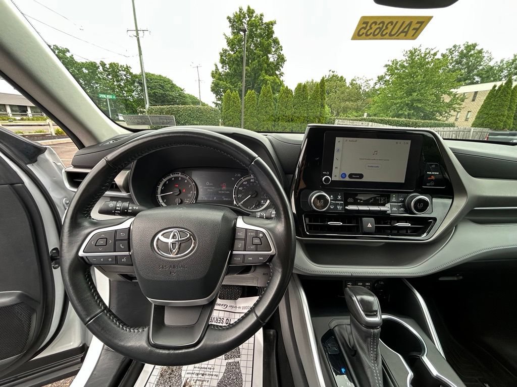 Used 2023 Toyota Highlander LE AWD/4WD image 23