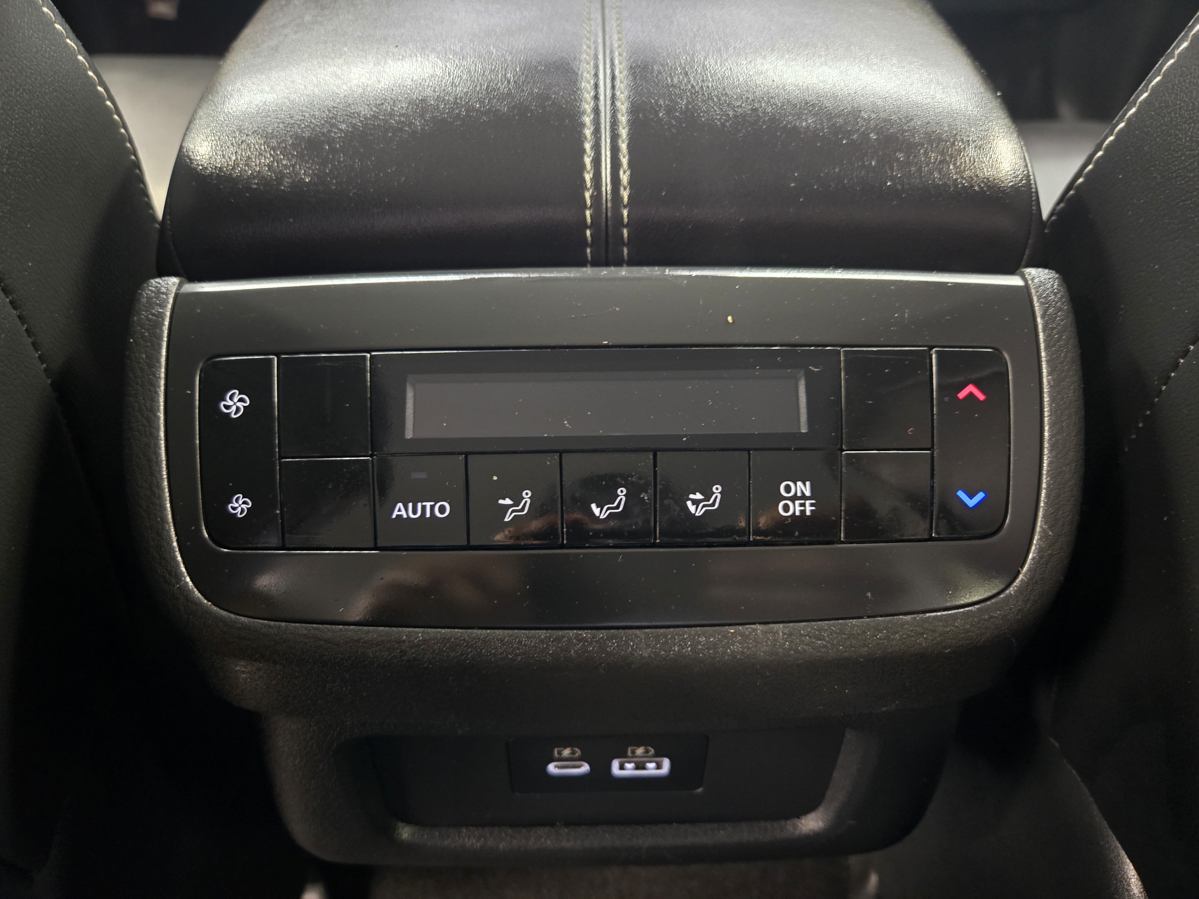 Used 2022 Nissan Pathfinder SL AWD/4WD image 28