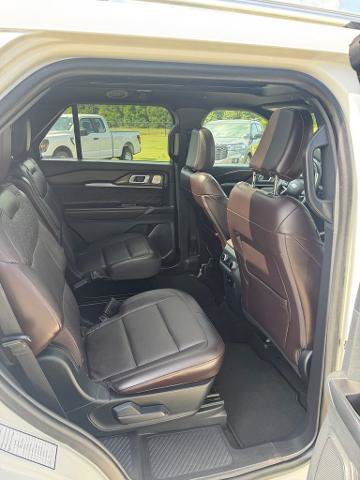 Certified 2025 Ford Explorer Platinum w/ LUX Leather Package AWD/4WD image 14