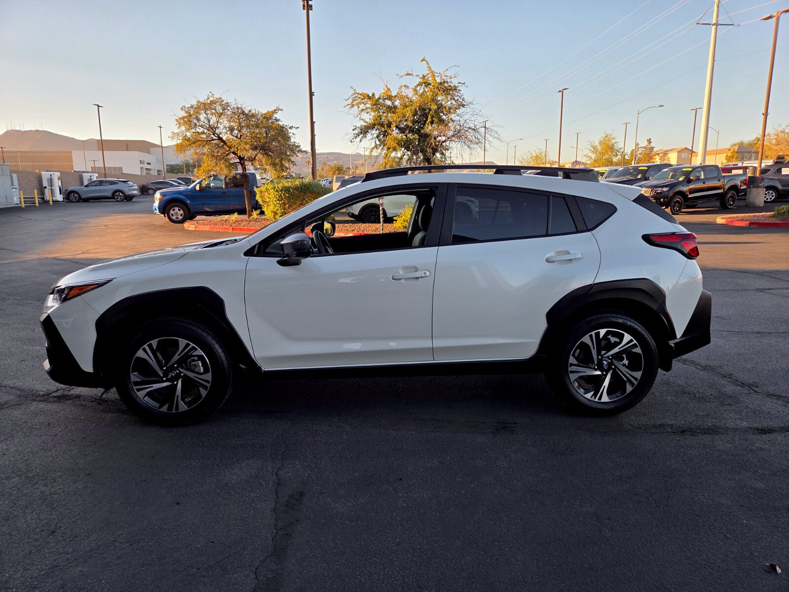 Used 2024 Subaru Crosstrek 2.0i Premium AWD/4WD image 3