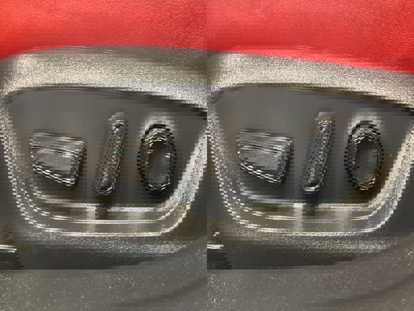 Used 2019 Toyota Camry XSE image 13