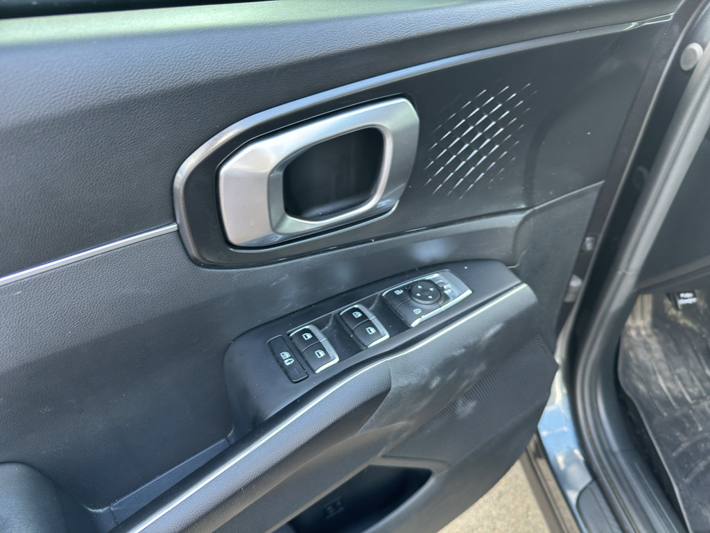 Used 2022 Kia Sorento S FWD image 10