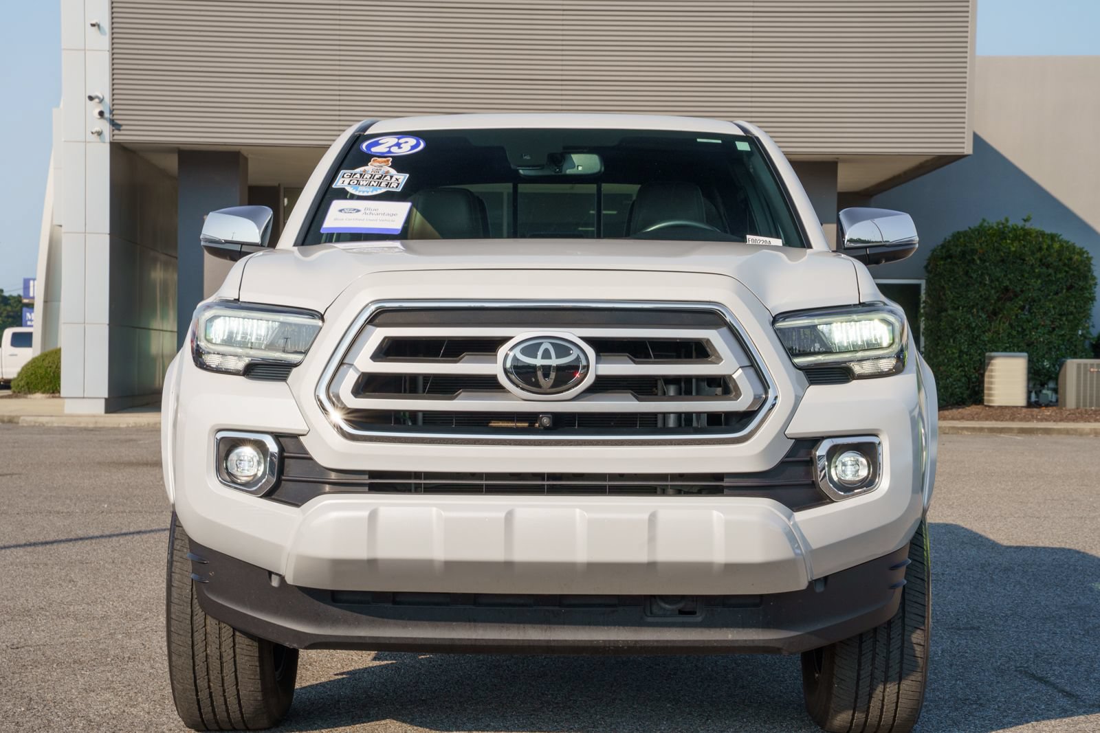Used 2023 Toyota Tacoma Limited AWD/4WD image 2