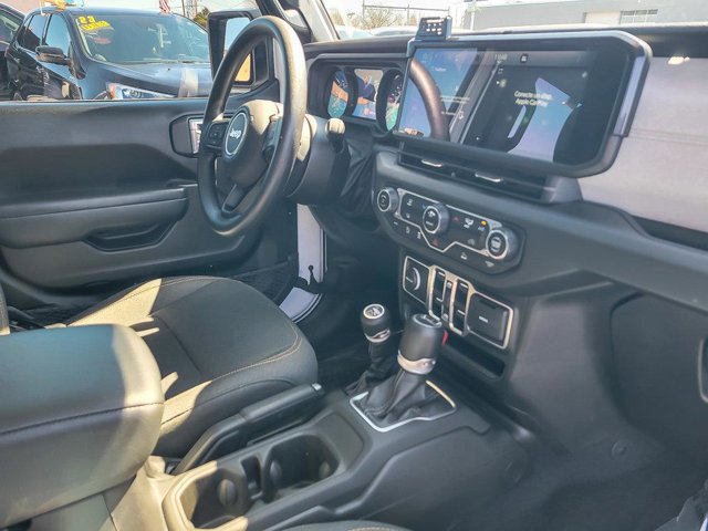 Used 2025 Jeep Gladiator Sport AWD/4WD image 29