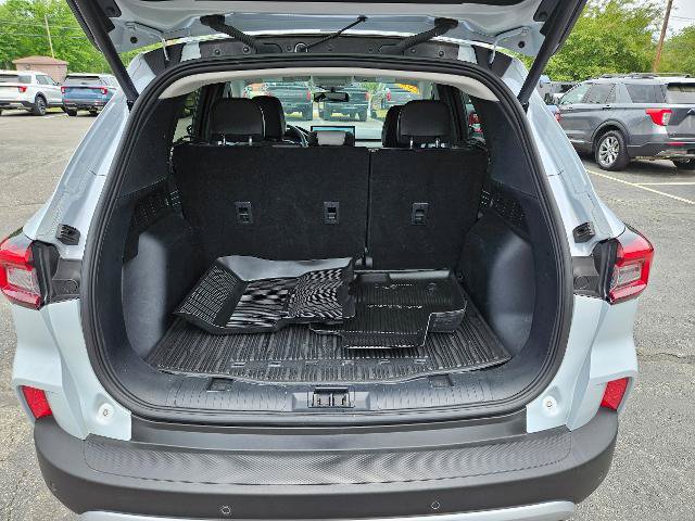 Certified 2025 Ford Escape Platinum w/ Class II Trailer Tow Package AWD/4WD image 10