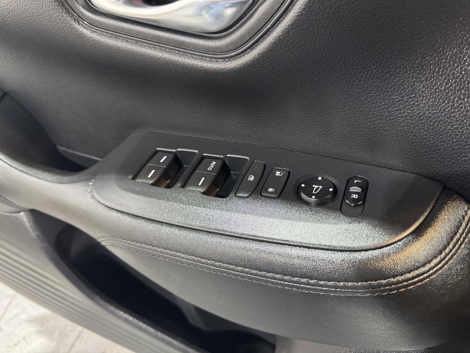 Used 2024 Honda HR-V LX image 30