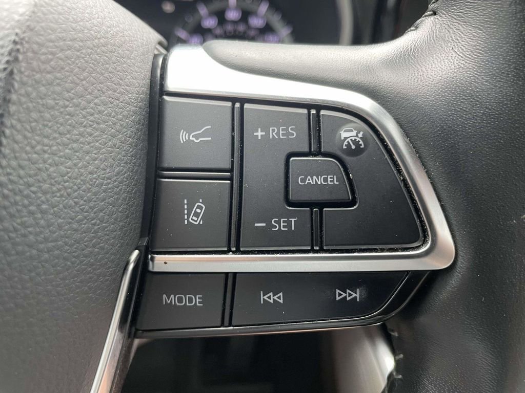 Used 2021 Toyota Highlander Limited FWD image 26