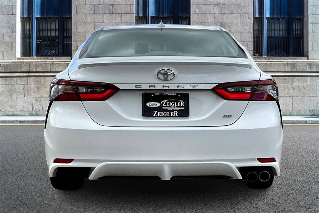 Used 2024 Toyota Camry SE image 4