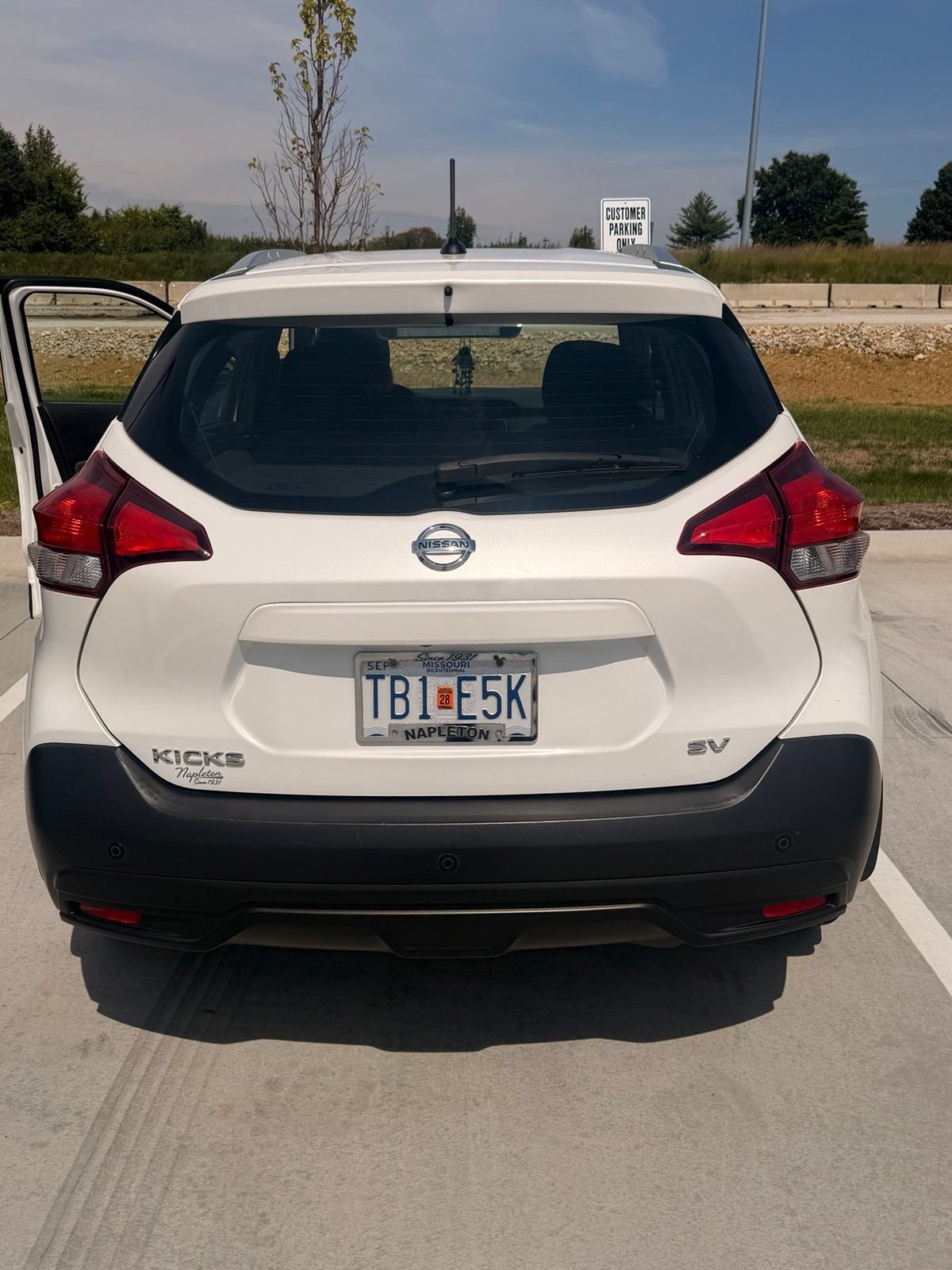 Used 2018 Nissan Kicks SV w/ Exterior Electronics Package FWD image 5