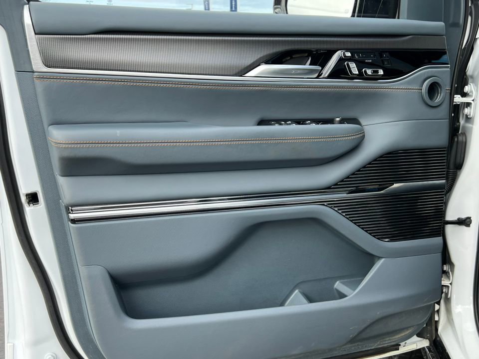 Used 2023 Jeep Grand Wagoneer Series III w/ Rear Seat Video Group 1 image 20