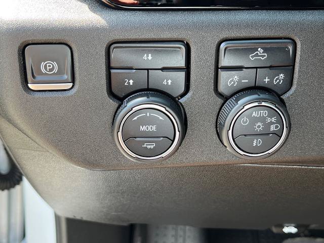 Used 2024 Chevrolet Silverado 3500 LT w/ Convenience Package AWD/4WD image 17