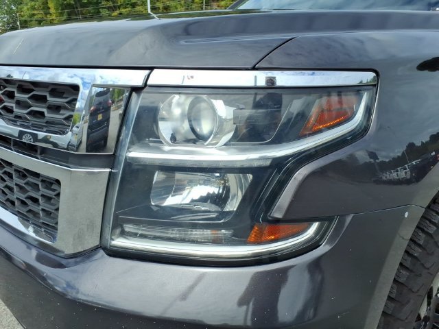 Used 2018 Chevrolet Suburban LT AWD/4WD image 4