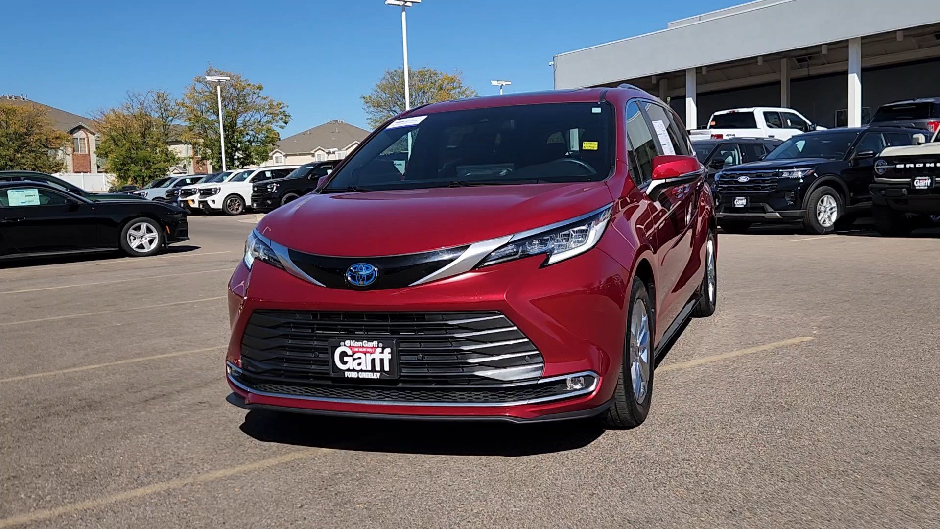 Used 2025 Toyota Sienna Limited AWD/4WD image 4