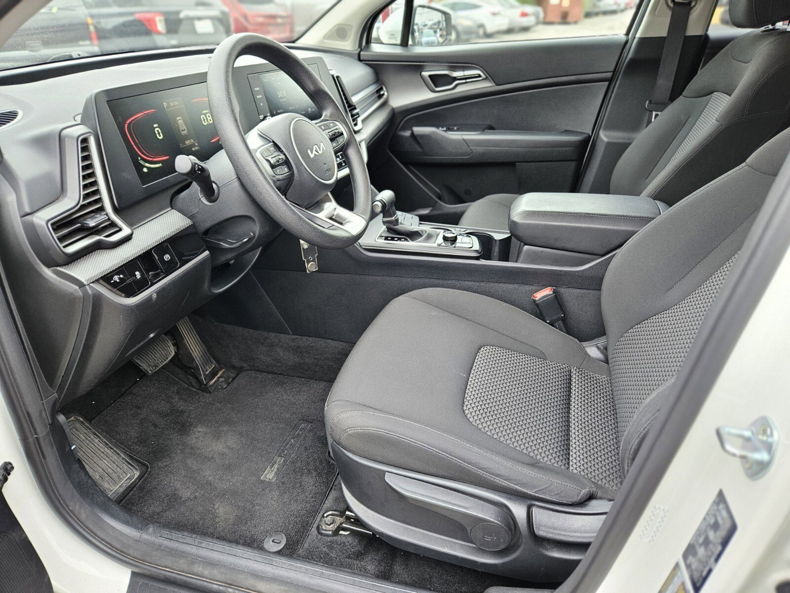 Used 2024 Kia Sportage LX image 19