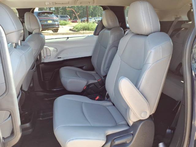 Used 2025 Toyota Sienna XLE FWD image 15