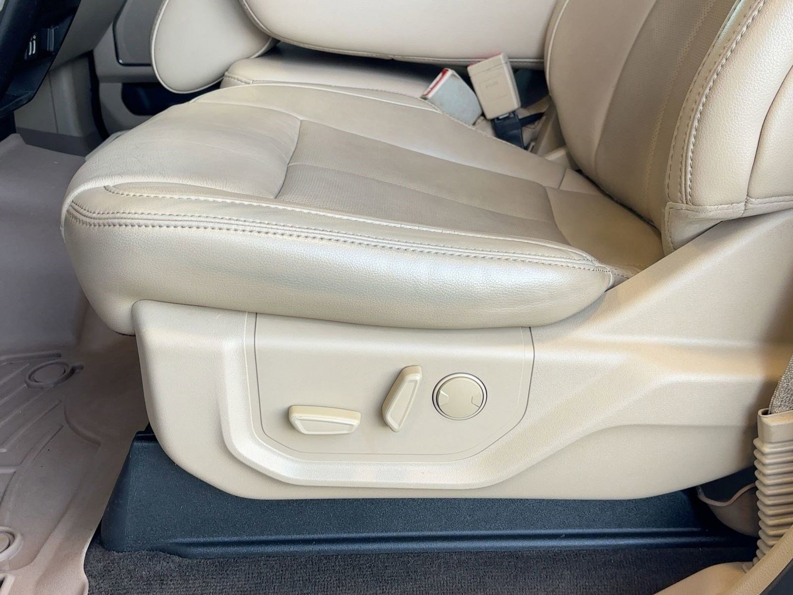 Certified 2019 Ford F150 Lariat w/ Equipment Group 501A Mid image 12