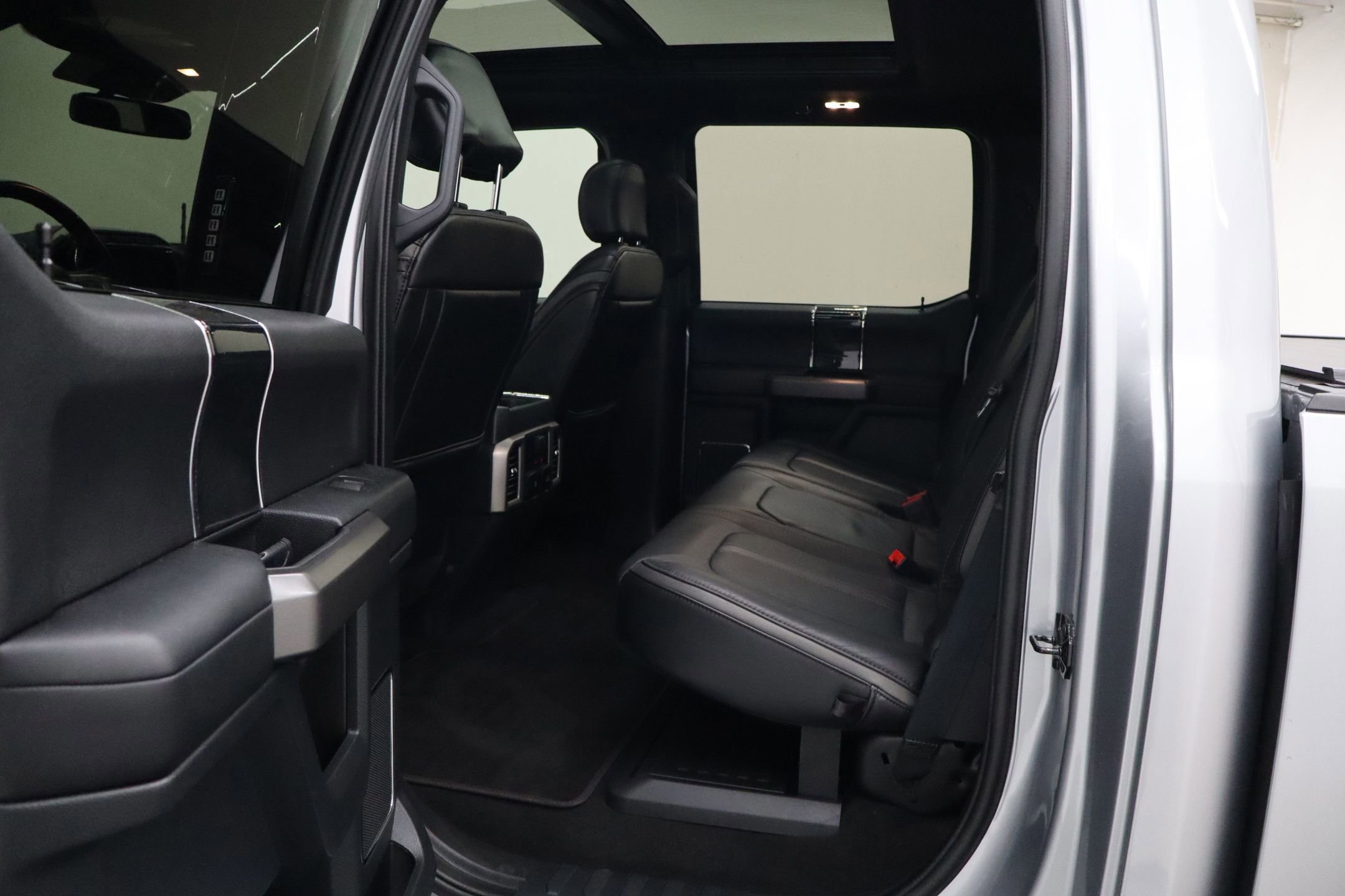 Certified 2022 Ford F250 Platinum w/ FX4 Off-Road Package image 40