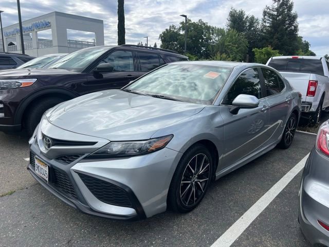 Used 2021 Toyota Camry SE FWD image 1