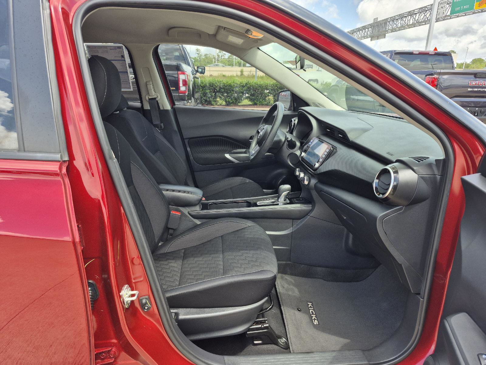 Used 2023 Nissan Kicks SV image 14