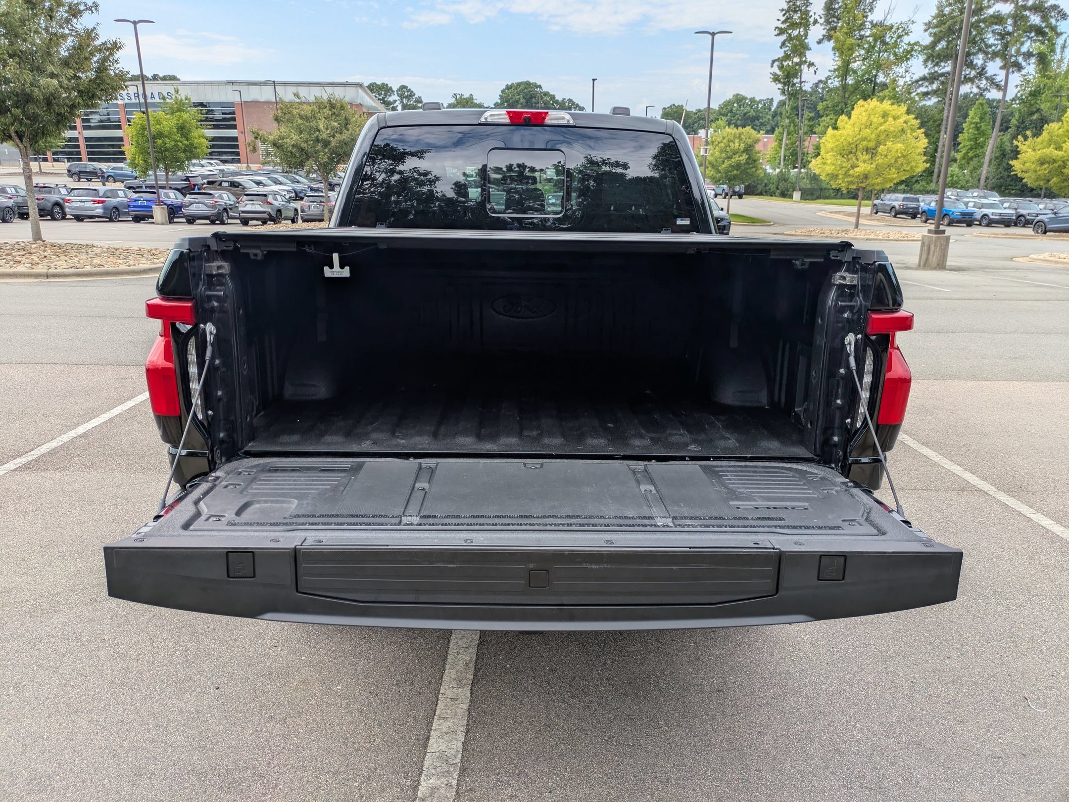 Certified 2025 Ford F150 Lightning Lariat w/ Max Trailer Tow Package AWD/4WD image 37